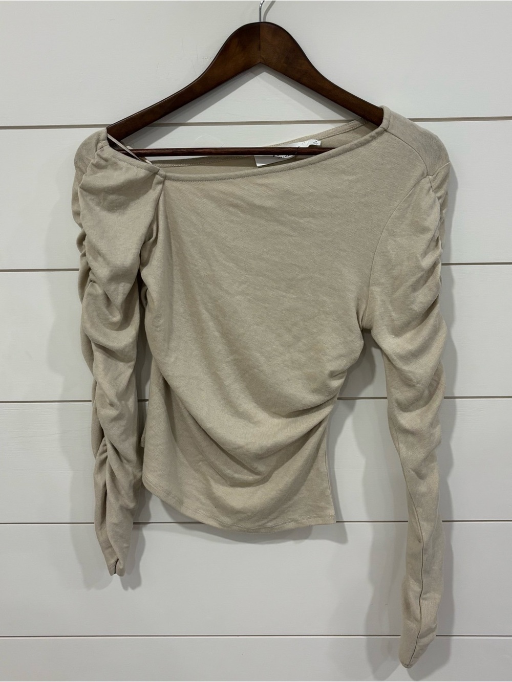 ASTR Off-Shoulder Ruched  Sleeve Top in Oatmeal NWT Size Medium